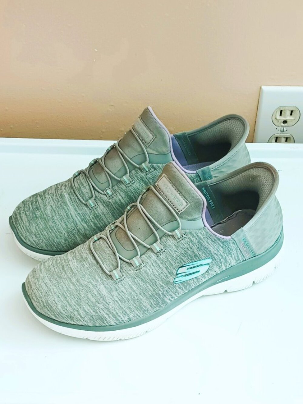 Skechers Summits Slip-On Sneakers 7 Women's Gray Walking Shoes